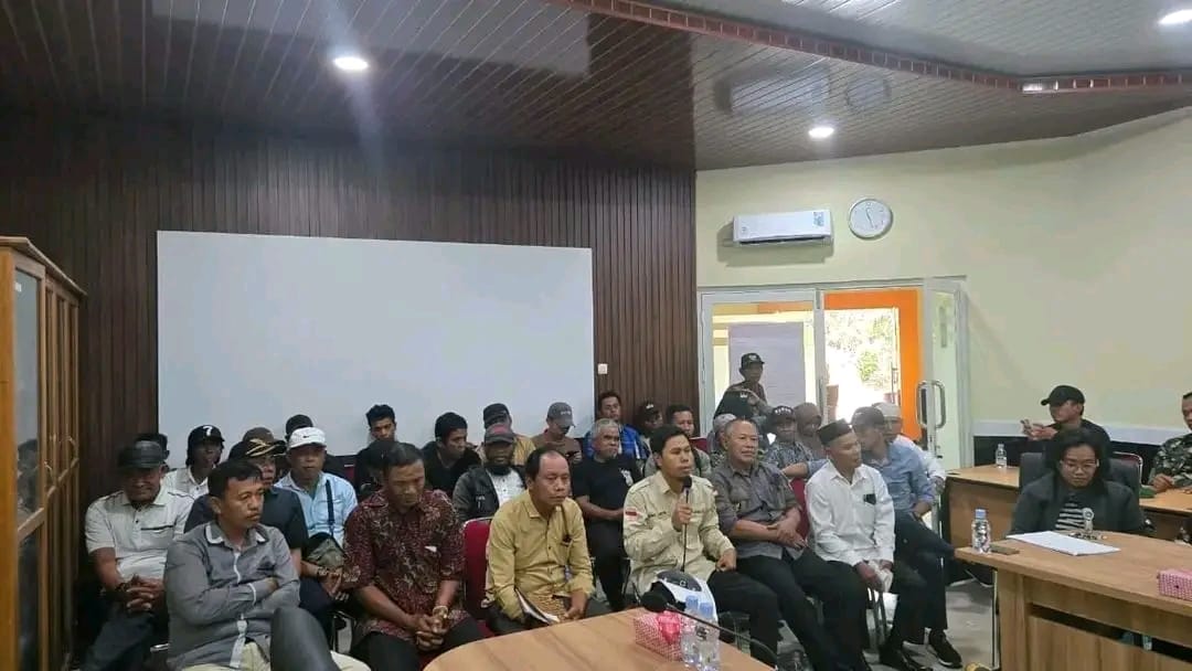 Masyarakat adat Eks Trans Migrasi SPE kecamatan Bungku tara  kab Morowali Utara  PERTANKAN TINDAK LANJUT RDP yg di pimpim Langsung Oleh Ketua DPRD morut