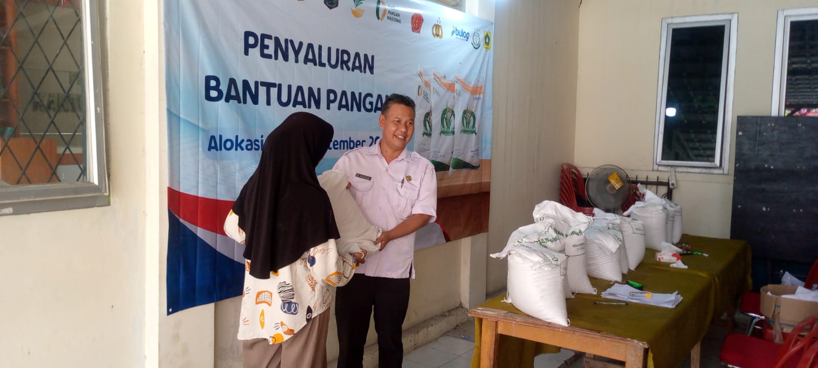 Bantuan Pangan Terealisasi di Desa Pagelaran, 1.421 KPM Terima Manfaat Program Ketahanan Pangan
